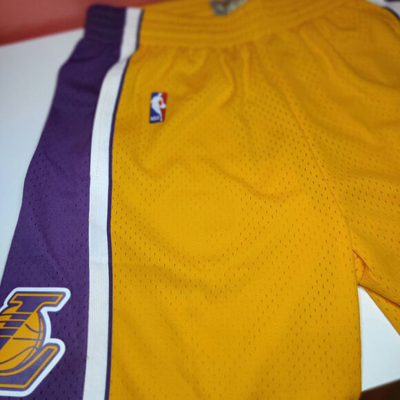 Mitchell & Ness 2009 Los Angeles Lakers Authentic NBA Swingman Shorts Medium NWT - Picture 5 of 5